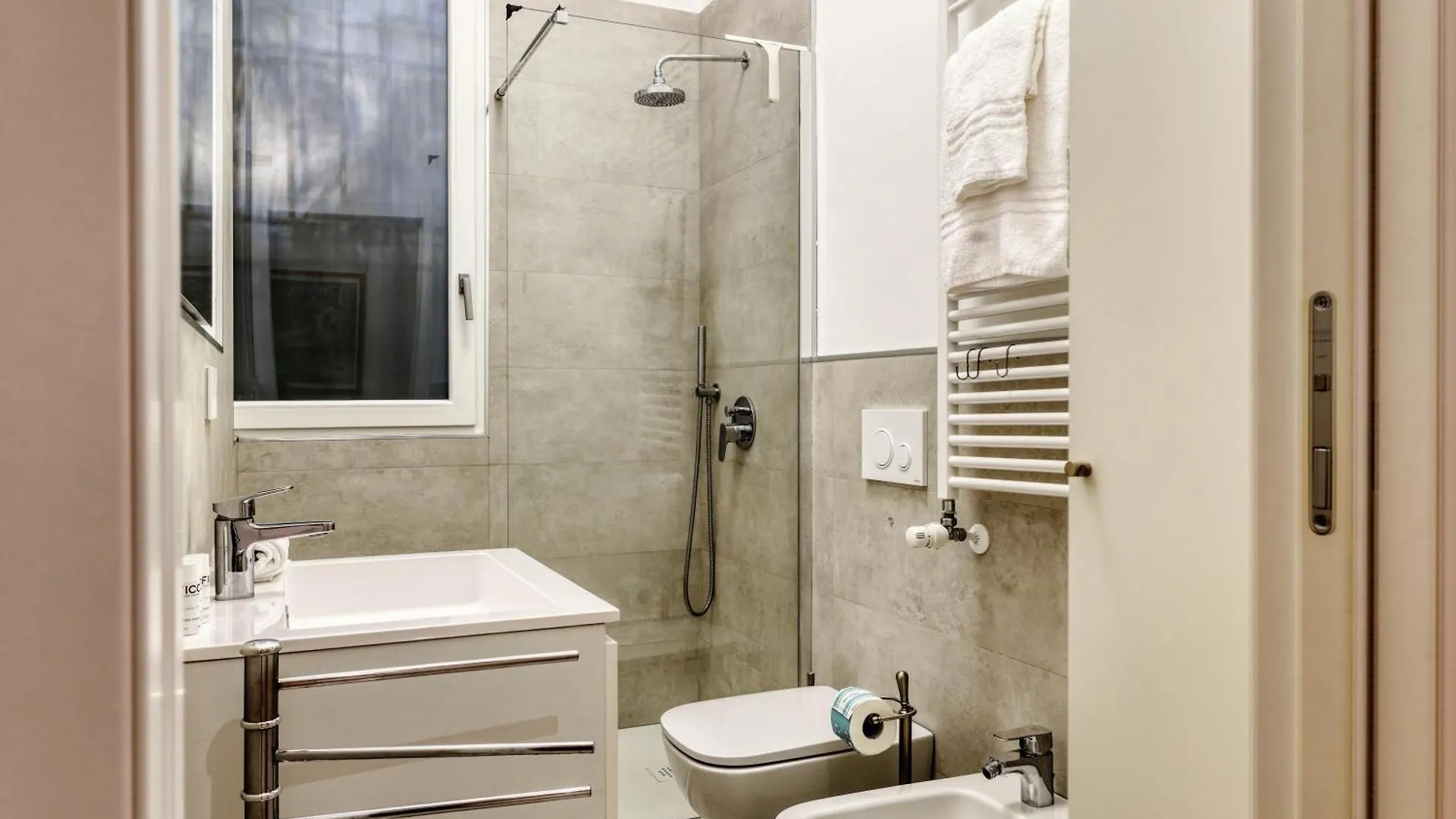 Joivy Cute 1Br Flat Near The City Centre ミラノ アパート
